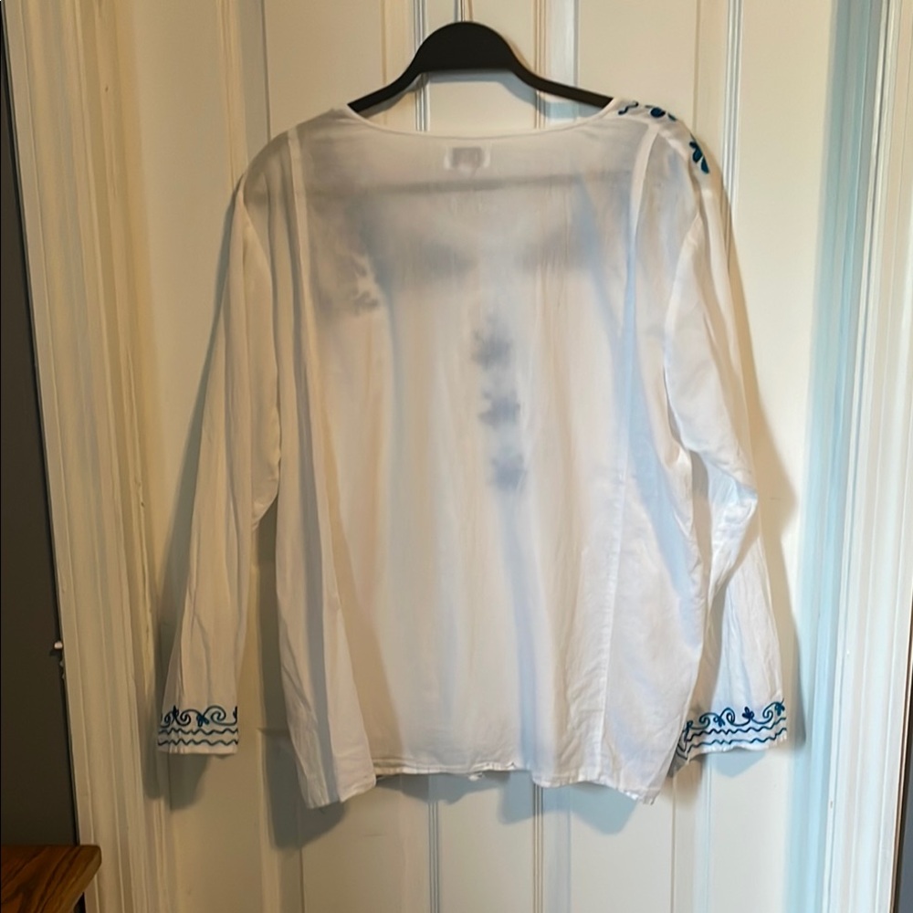 Women's White & Blue Embroidered Top, 100% Cotton P2p 24" Length 26.5" SIZE 2X - Picture 3 of 5